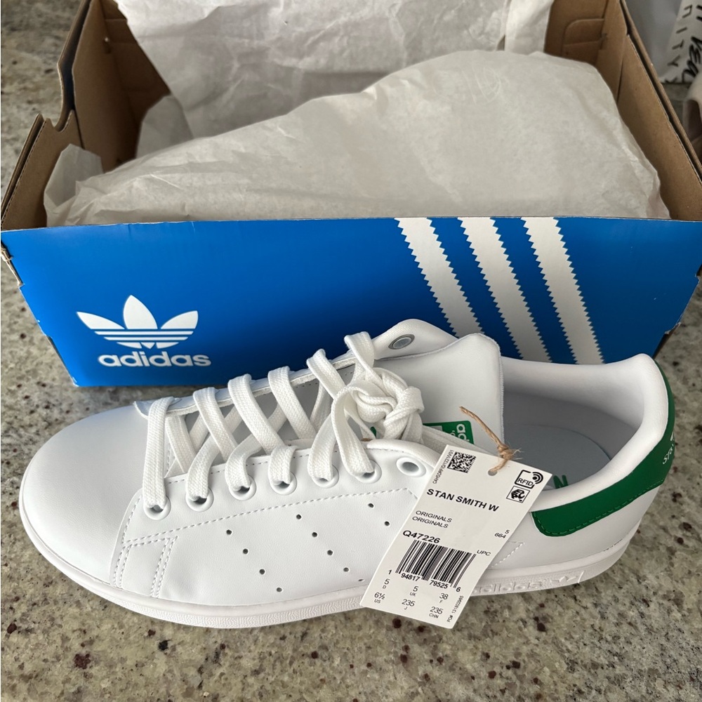 Adidas Stan Smith White Sneakers with Green Detail brand new with box